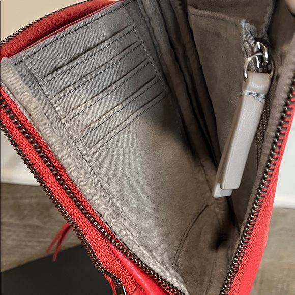 Vince Camuto Cory Sangaria Red Leather Cell Phone Wallet Crossbody Bag - Picture 11 of 14